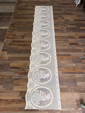Vintage cream filet crochet lace panel featuring "Sunbonnet Sue" Cottagecore